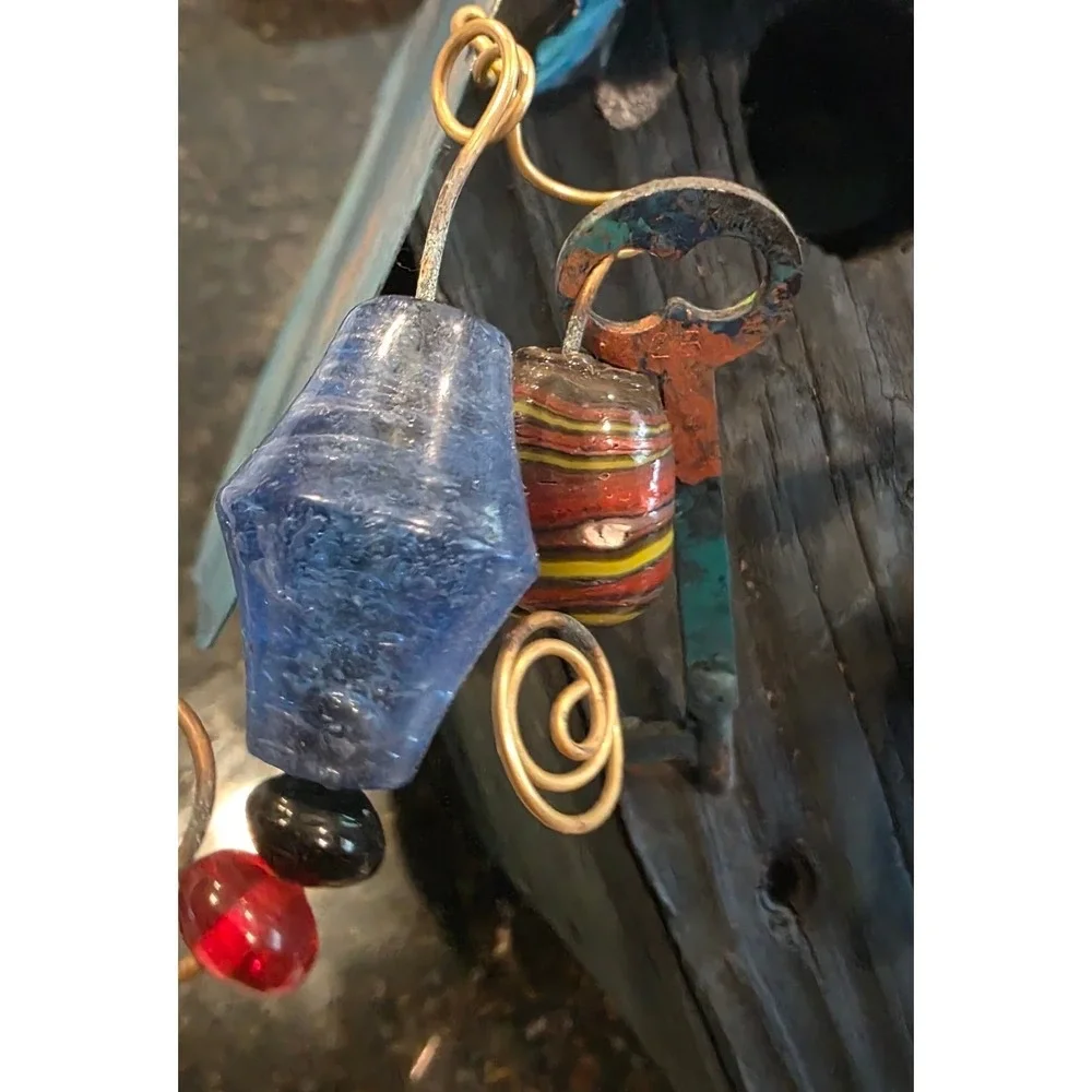 Birdhouse with bobbles